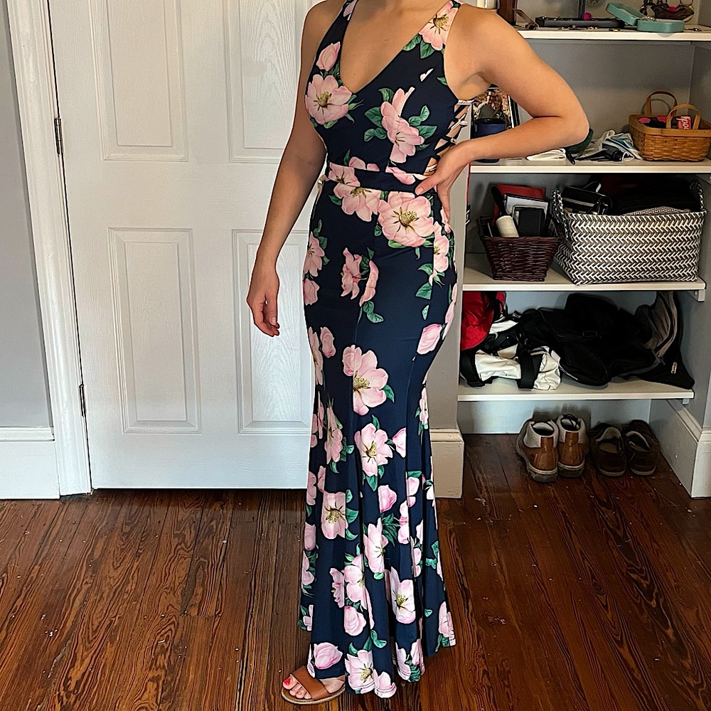 Gorgeous navy floral gown, brand new with tags and perfect for a spring wedding!